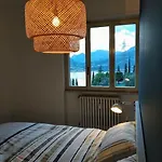 Casa Blu: Refurbished, Amazing View - Perledo